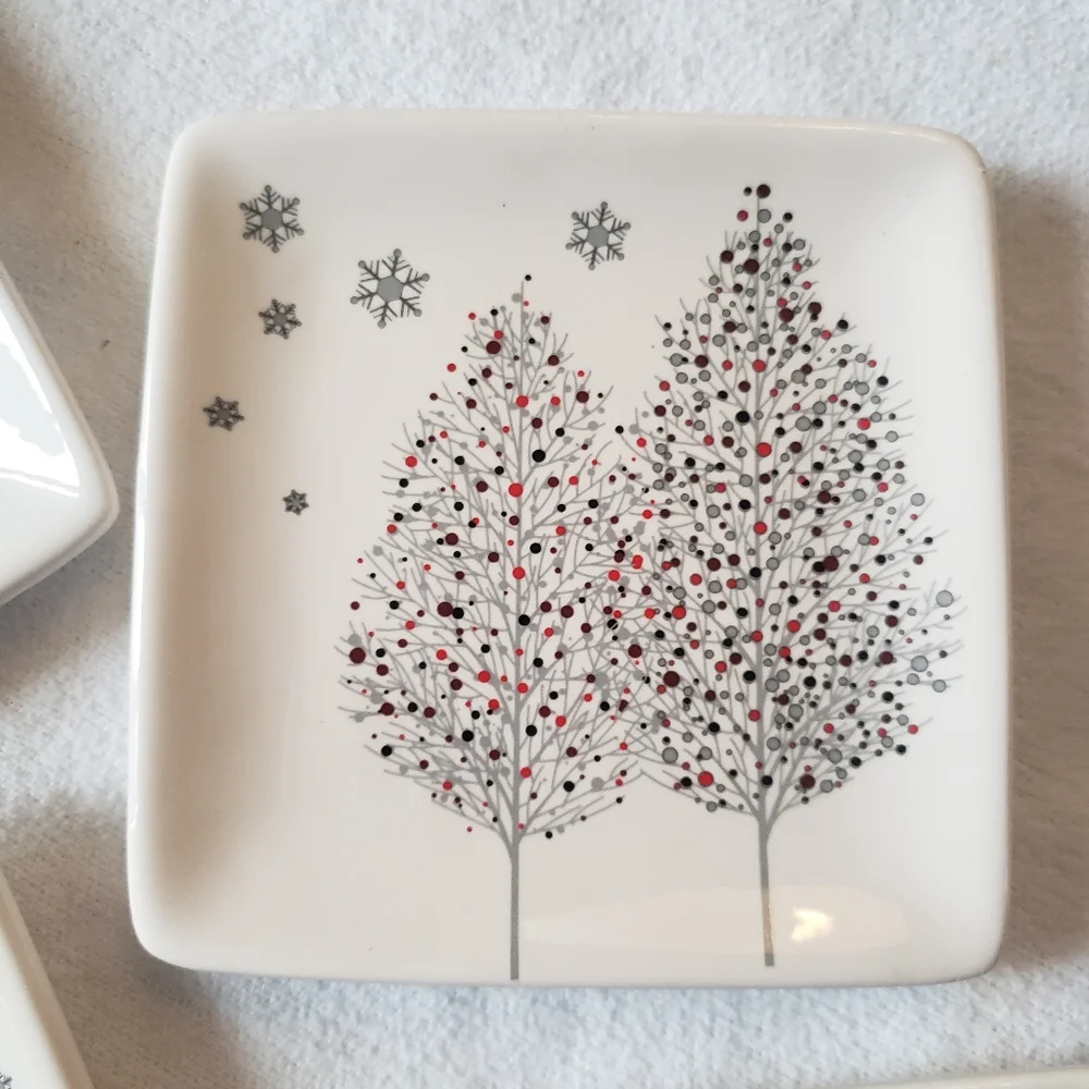NWT Market Day Sparkle Tree Dessert Plates